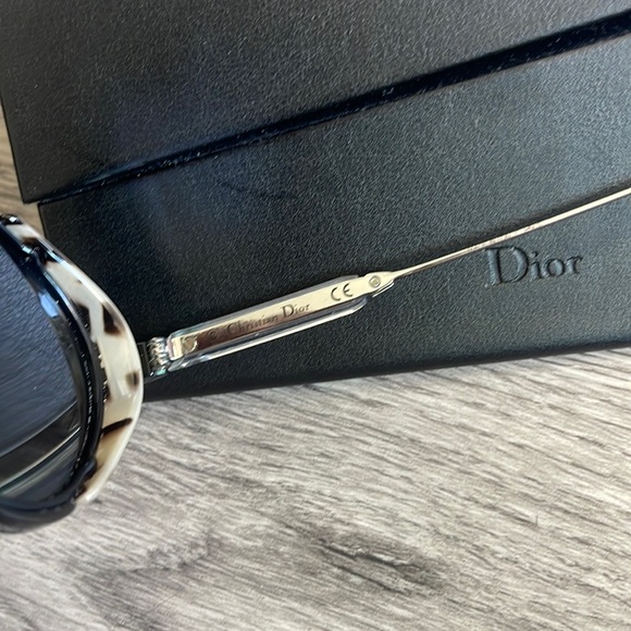 Christian Dior umbrage sunglasses - Picture 7 of 9